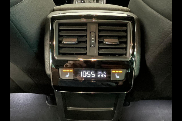 Škoda Superb Combi 1.4 TSI iV Business Edition PHEV Automaat Navigatie Stoelverwarming Voor en Achter Draadloze Telefoonlader Stuurverwarming Cruise Control Elektrisch Verstelbare Stoelen Apple CarPlay