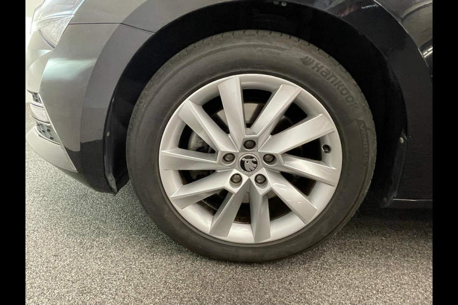 Škoda Superb Combi 1.4 TSI iV Business Edition PHEV Automaat Navigatie Stoelverwarming Voor en Achter Draadloze Telefoonlader Stuurverwarming Cruise Control Elektrisch Verstelbare Stoelen Apple CarPlay