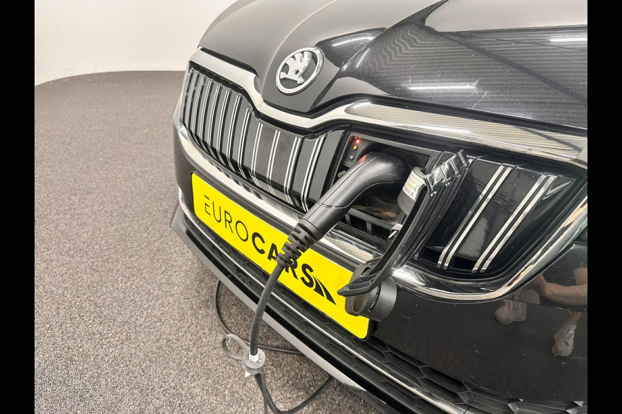 Škoda Superb Combi 1.4 TSI iV Business Edition PHEV Automaat Navigatie Stoelverwarming Voor en Achter Draadloze Telefoonlader Stuurverwarming Cruise Control Elektrisch Verstelbare Stoelen Apple CarPlay