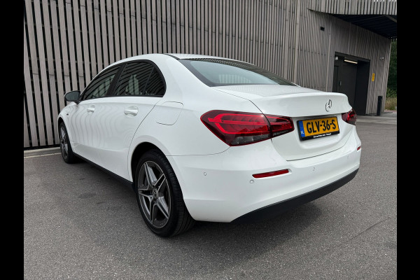 Mercedes-Benz A-Klasse 250 e /Apple CarPlay /18 inch AMG /Navigatie /Stoelverwarming