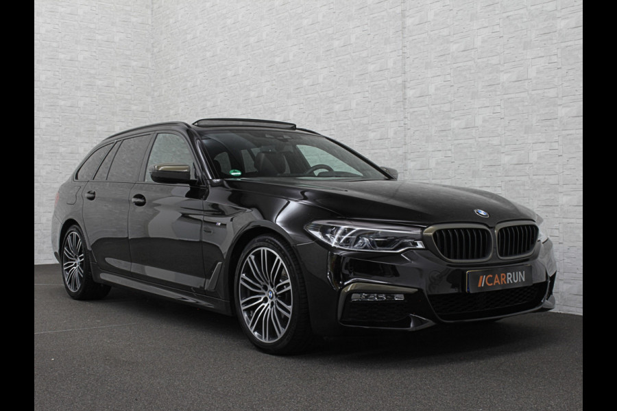 BMW 5 Serie Touring 520i M-Sport Volledig Individual | Nappa | Comfortseats | Panodak | Trekhaak 2000kg | Adapt. Led | Luchtvering niveauregeling | Display Key | Camera | Memory | 19" | Nav. Proffesional | Alarm | NL-Auto | Dealer OH | NAP | Full Service - Rijklaarprijs.