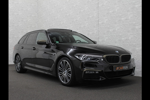 BMW 5 Serie Touring 520i M-Sport Volledig Individual | Nappa | Comfortseats | Panodak | Trekhaak 2000kg | Adapt. Led | Luchtvering niveauregeling | Display Key | Camera | Memory | 19" | Nav. Proffesional | Alarm | NL-Auto | Dealer OH | NAP | Full Service - Rijklaarprijs.