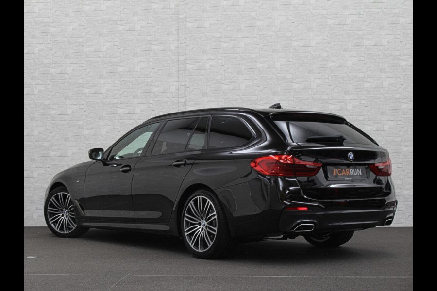 BMW 5 Serie Touring 520i M-Sport Volledig Individual | Nappa | Comfortseats | Panodak | Trekhaak 2000kg | Adapt. Led | Luchtvering niveauregeling | Display Key | Camera | Memory | 19" | Nav. Proffesional | Alarm | NL-Auto | Dealer OH | NAP | Full Service - Rijklaarprijs.