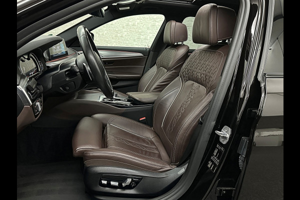 BMW 5 Serie Touring 520i M-Sport Volledig Individual | Nappa | Comfortseats | Panodak | Trekhaak 2000kg | Adapt. Led | Luchtvering niveauregeling | Display Key | Camera | Memory | 19" | Nav. Proffesional | Alarm | NL-Auto | Dealer OH | NAP | Full Service - Rijklaarprijs.