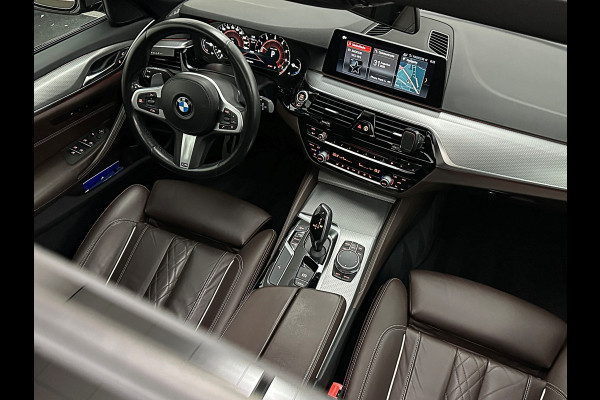 BMW 5 Serie Touring 520i M-Sport Volledig Individual | Nappa | Comfortseats | Panodak | Trekhaak 2000kg | Adapt. Led | Luchtvering niveauregeling | Display Key | Camera | Memory | 19" | Nav. Proffesional | Alarm | NL-Auto | Dealer OH | NAP | Full Service - Rijklaarprijs.