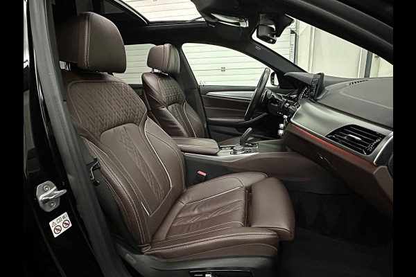 BMW 5 Serie Touring 520i M-Sport Volledig Individual | Nappa | Comfortseats | Panodak | Trekhaak 2000kg | Adapt. Led | Luchtvering niveauregeling | Display Key | Camera | Memory | 19" | Nav. Proffesional | Alarm | NL-Auto | Dealer OH | NAP | Full Service - Rijklaarprijs.