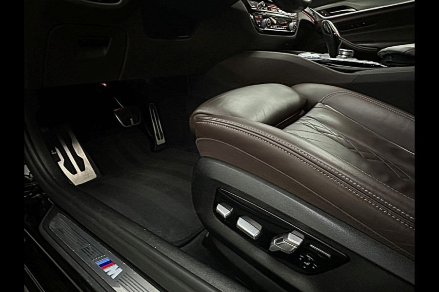 BMW 5 Serie Touring 520i M-Sport Volledig Individual | Nappa | Comfortseats | Panodak | Trekhaak 2000kg | Adapt. Led | Luchtvering niveauregeling | Display Key | Camera | Memory | 19" | Nav. Proffesional | Alarm | NL-Auto | Dealer OH | NAP | Full Service - Rijklaarprijs.