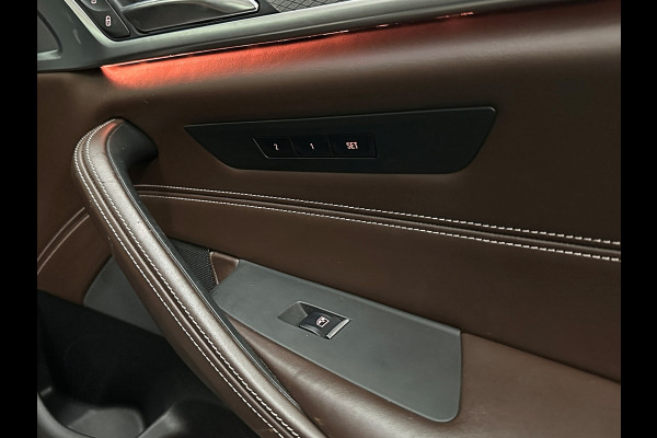 BMW 5 Serie Touring 520i M-Sport Volledig Individual | Nappa | Comfortseats | Panodak | Trekhaak 2000kg | Adapt. Led | Luchtvering niveauregeling | Display Key | Camera | Memory | 19" | Nav. Proffesional | Alarm | NL-Auto | Dealer OH | NAP | Full Service - Rijklaarprijs.