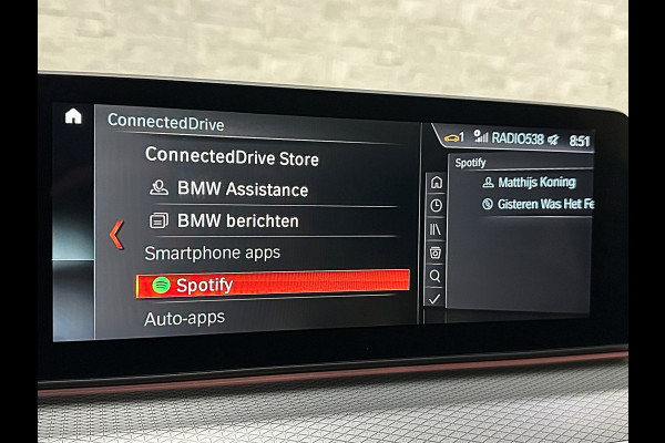 BMW 5 Serie Touring 520i M-Sport Volledig Individual | Nappa | Comfortseats | Panodak | Trekhaak 2000kg | Adapt. Led | Luchtvering niveauregeling | Display Key | Camera | Memory | 19" | Nav. Proffesional | Alarm | NL-Auto | Dealer OH | NAP | Full Service - Rijklaarprijs.