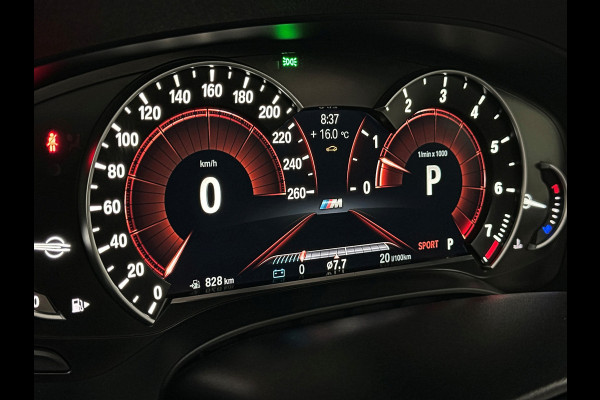 BMW 5 Serie Touring 520i M-Sport Volledig Individual | Nappa | Comfortseats | Panodak | Trekhaak 2000kg | Adapt. Led | Luchtvering niveauregeling | Display Key | Camera | Memory | 19" | Nav. Proffesional | Alarm | NL-Auto | Dealer OH | NAP | Full Service - Rijklaarprijs.