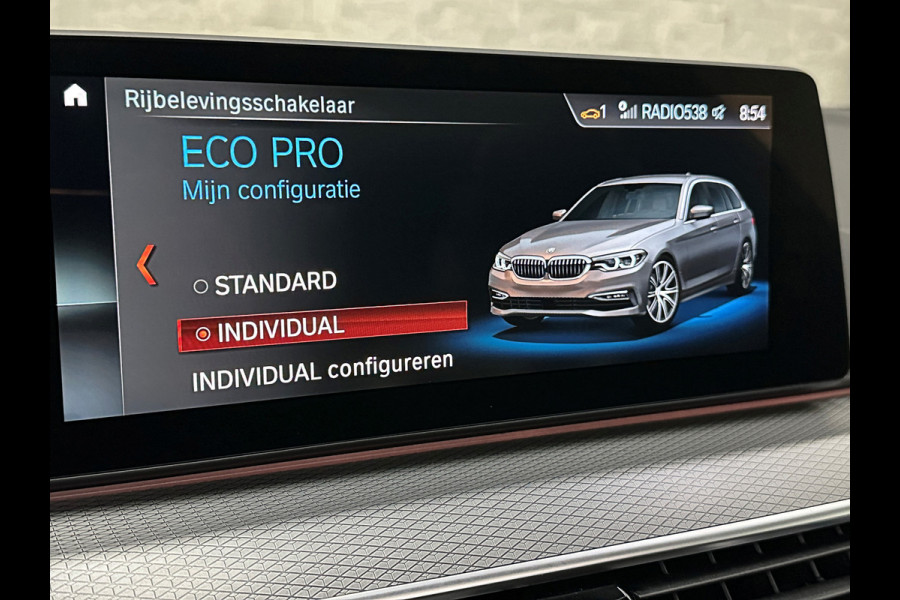 BMW 5 Serie Touring 520i M-Sport Volledig Individual | Nappa | Comfortseats | Panodak | Trekhaak 2000kg | Adapt. Led | Luchtvering niveauregeling | Display Key | Camera | Memory | 19" | Nav. Proffesional | Alarm | NL-Auto | Dealer OH | NAP | Full Service - Rijklaarprijs.