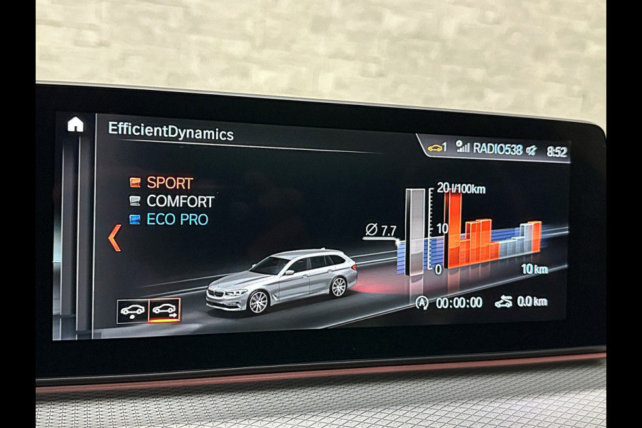 BMW 5 Serie Touring 520i M-Sport Volledig Individual | Nappa | Comfortseats | Panodak | Trekhaak 2000kg | Adapt. Led | Luchtvering niveauregeling | Display Key | Camera | Memory | 19" | Nav. Proffesional | Alarm | NL-Auto | Dealer OH | NAP | Full Service - Rijklaarprijs.