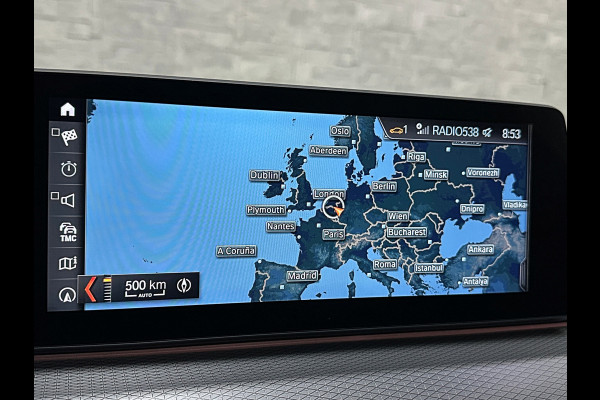 BMW 5 Serie Touring 520i M-Sport Volledig Individual | Nappa | Comfortseats | Panodak | Trekhaak 2000kg | Adapt. Led | Luchtvering niveauregeling | Display Key | Camera | Memory | 19" | Nav. Proffesional | Alarm | NL-Auto | Dealer OH | NAP | Full Service - Rijklaarprijs.