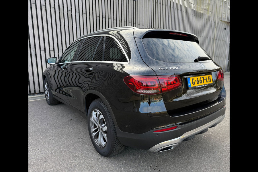 Mercedes-Benz GLC 200 / Panodak / Leer / Camera / Facelift