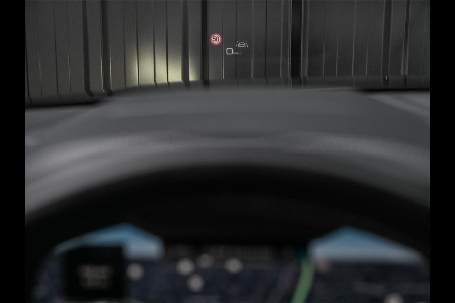 Audi Q7 4.0 TFSI SQ7 quattro Panoramadak | Keramische Remmen | Alcantara Hemel | Carbon Interieur | B&O | HUD | Luchtvering | Stoelverwarming V+A | Camera | Ambiance Interieur | Stuurverwarming | Achterasbesturing |