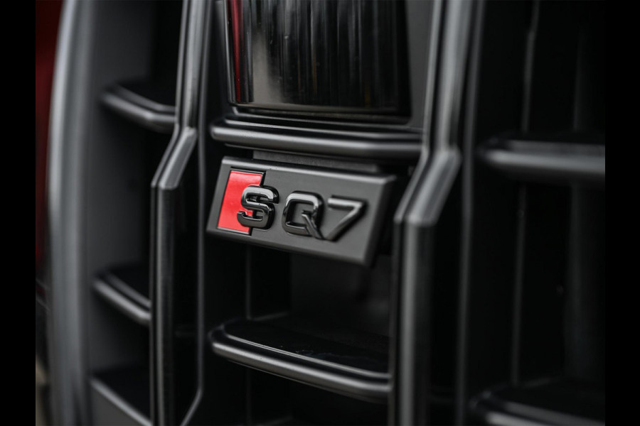 Audi Q7 4.0 TFSI SQ7 quattro Panoramadak | Keramische Remmen | Alcantara Hemel | Carbon Interieur | B&O | HUD | Luchtvering | Stoelverwarming V+A | Camera | Ambiance Interieur | Stuurverwarming | Achterasbesturing |