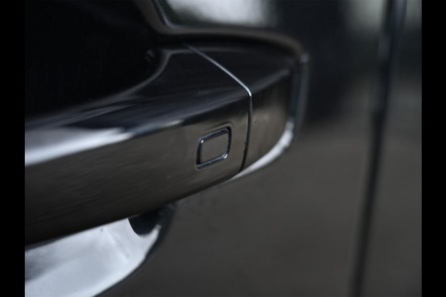 Audi Q7 4.0 TFSI SQ7 quattro Panoramadak | Keramische Remmen | Alcantara Hemel | Carbon Interieur | B&O | HUD | Luchtvering | Stoelverwarming V+A | Camera | Ambiance Interieur | Stuurverwarming | Achterasbesturing |