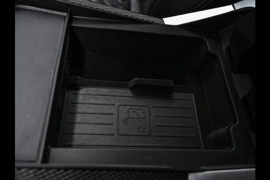 Audi Q7 4.0 TFSI SQ7 quattro Panoramadak | Keramische Remmen | Alcantara Hemel | Carbon Interieur | B&O | HUD | Luchtvering | Stoelverwarming V+A | Camera | Ambiance Interieur | Stuurverwarming | Achterasbesturing |