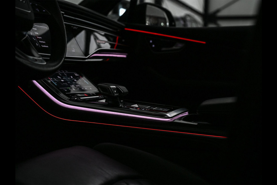Audi Q7 4.0 TFSI SQ7 quattro Panoramadak | Keramische Remmen | Alcantara Hemel | Carbon Interieur | B&O | HUD | Luchtvering | Stoelverwarming V+A | Camera | Ambiance Interieur | Stuurverwarming | Achterasbesturing |