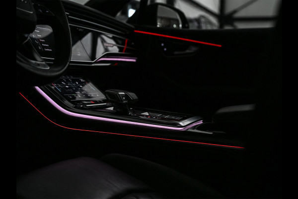 Audi Q7 4.0 TFSI SQ7 quattro Panoramadak | Keramische Remmen | Alcantara Hemel | Carbon Interieur | B&O | HUD | Luchtvering | Stoelverwarming V+A | Camera | Ambiance Interieur | Stuurverwarming | Achterasbesturing |