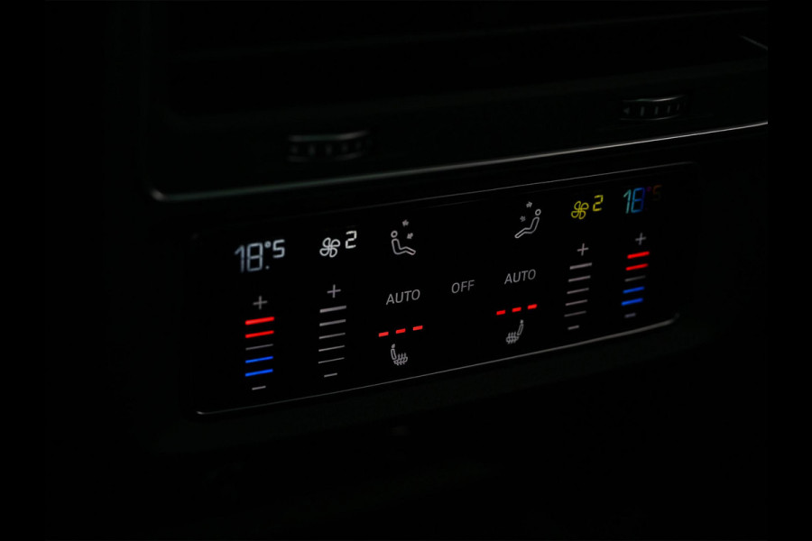 Audi Q7 4.0 TFSI SQ7 quattro Panoramadak | Keramische Remmen | Alcantara Hemel | Carbon Interieur | B&O | HUD | Luchtvering | Stoelverwarming V+A | Camera | Ambiance Interieur | Stuurverwarming | Achterasbesturing |