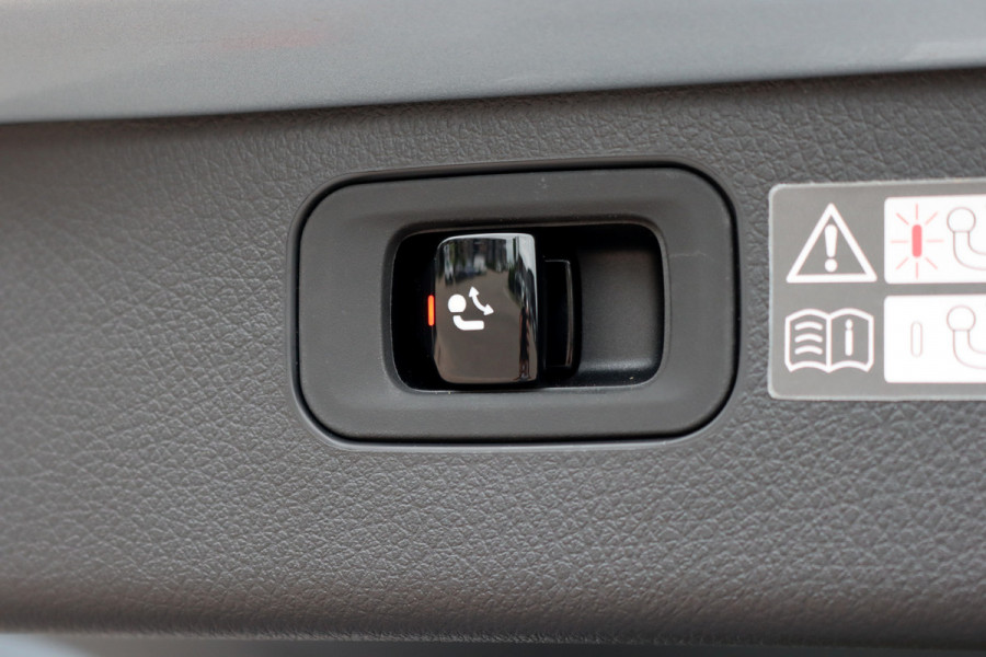 Mercedes-Benz C-Klasse Estate 300 e AMG Line | Panoramadak | Burmester | Distronic | Memory | Leder | Trekhaak | Digital Light | HUD | Surround Camera |