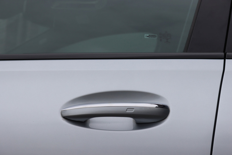 Mercedes-Benz C-Klasse Estate 300 e AMG Line | Panoramadak | Burmester | Distronic | Memory | Leder | Trekhaak | Digital Light | HUD | Surround Camera |