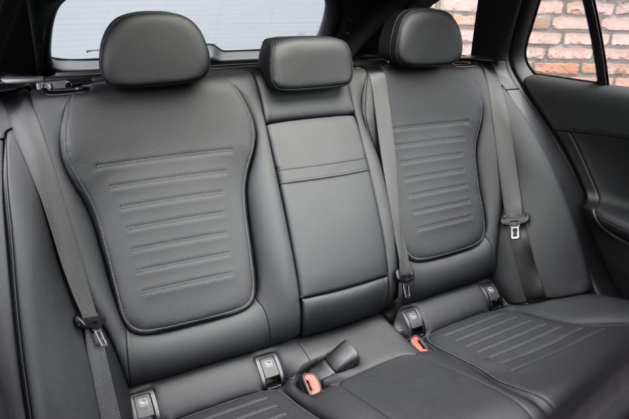 Mercedes-Benz C-Klasse Estate 300 e AMG Line | Panoramadak | Burmester | Distronic | Memory | Leder | Trekhaak | Digital Light | HUD | Surround Camera |