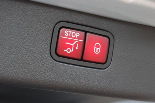 Mercedes-Benz C-Klasse Estate 300 e AMG Line | Panoramadak | Burmester | Distronic | Memory | Leder | Trekhaak | Digital Light | HUD | Surround Camera |