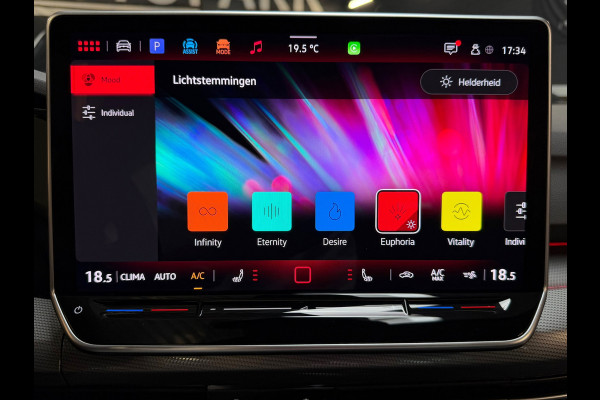 Volkswagen Golf 1.5 eTSI 50 Jahre|PANO|MASSAGE|HuD|MEMORY|IQ LIGHTS|KEYLESS|ACC|FABRIEKSGARANTI|CARPLAY|SFEERVERLICHTING|BOMVOL!