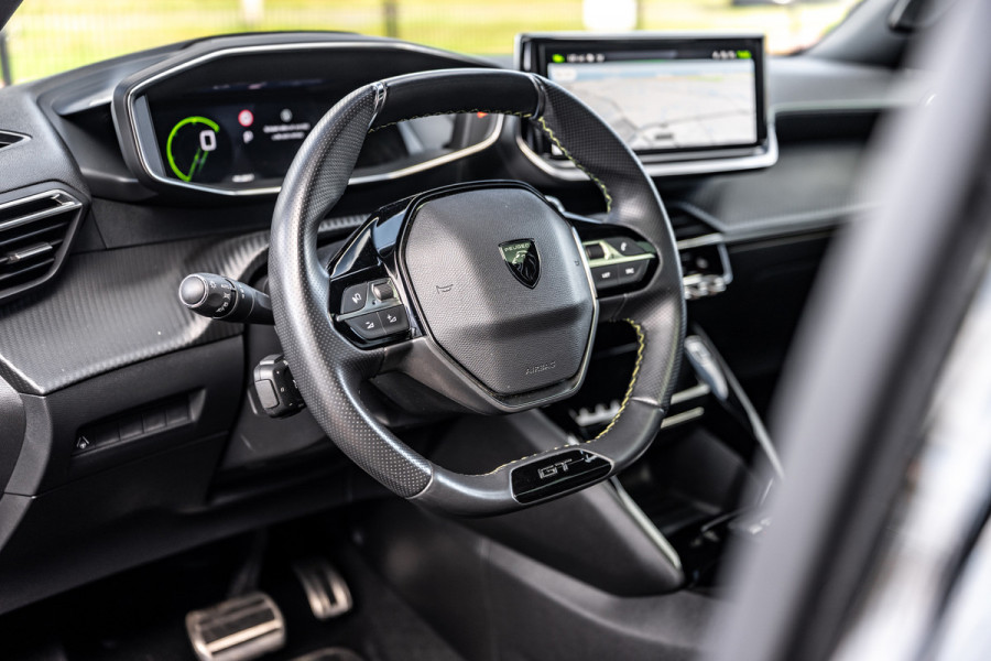 Peugeot 2008 1.2 GT /Pano/360/Massage/Carplay