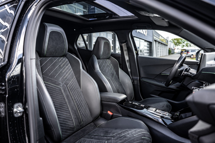 Peugeot 2008 1.2 GT /Pano/360/Massage/Carplay