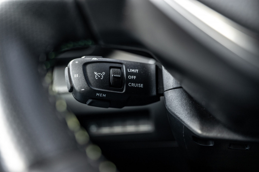 Peugeot 2008 1.2 GT /Pano/360/Massage/Carplay
