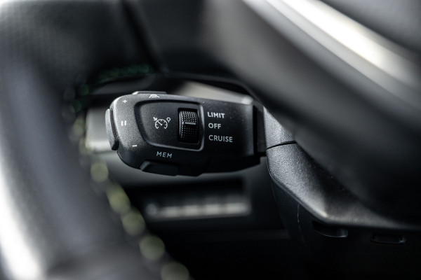Peugeot 2008 1.2 GT /Pano/360/Massage/Carplay