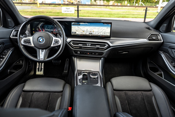 BMW 3 Serie Touring 330e Pano/M-Sport/HUD/Trekhaak