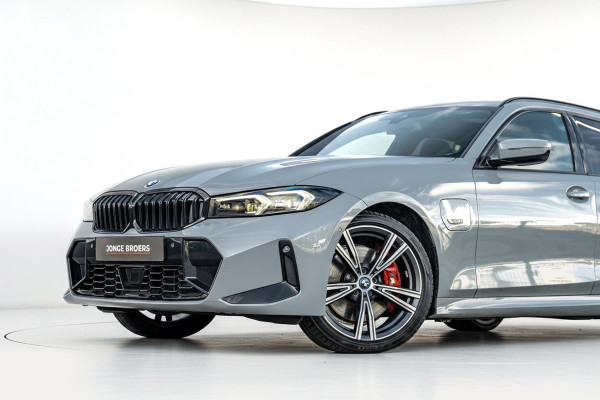 BMW 3 Serie Touring 330e Pano/M-Sport/HUD/Trekhaak