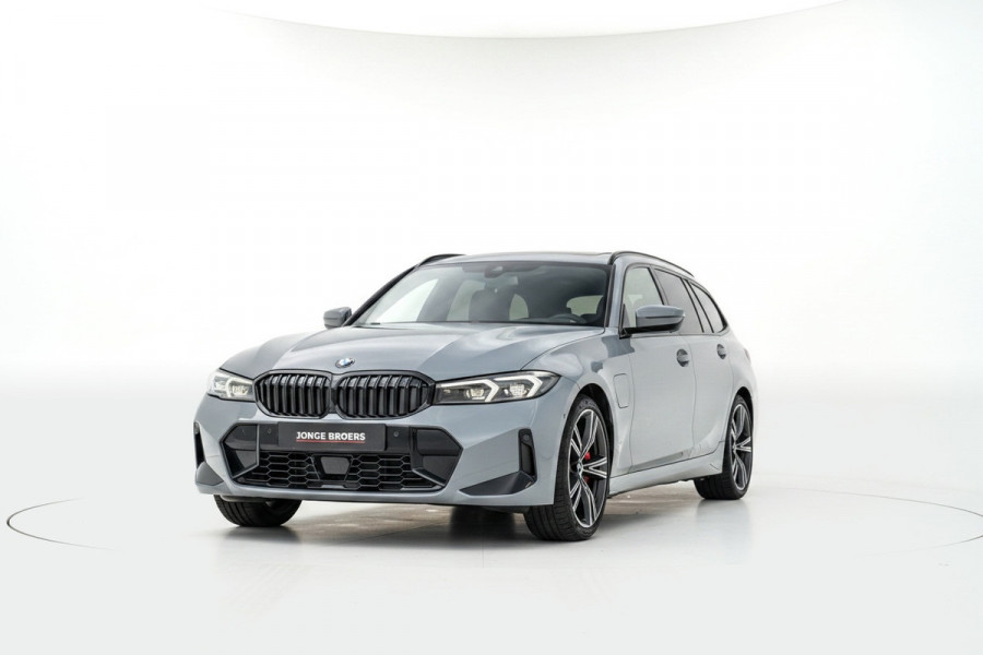 BMW 3 Serie Touring 330e Pano/M-Sport/HUD/Trekhaak
