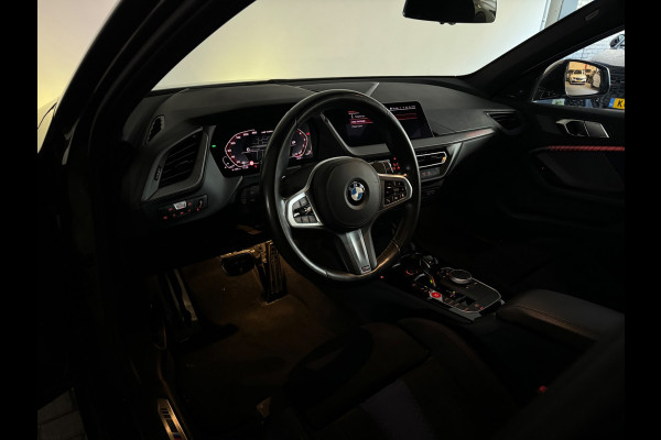 BMW 1-serie M135i xDrive Pano|H/K|Kuipstoelen|Camera|Sfeer