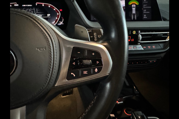 BMW 1-serie M135i xDrive Pano|H/K|Kuipstoelen|Camera|Sfeer