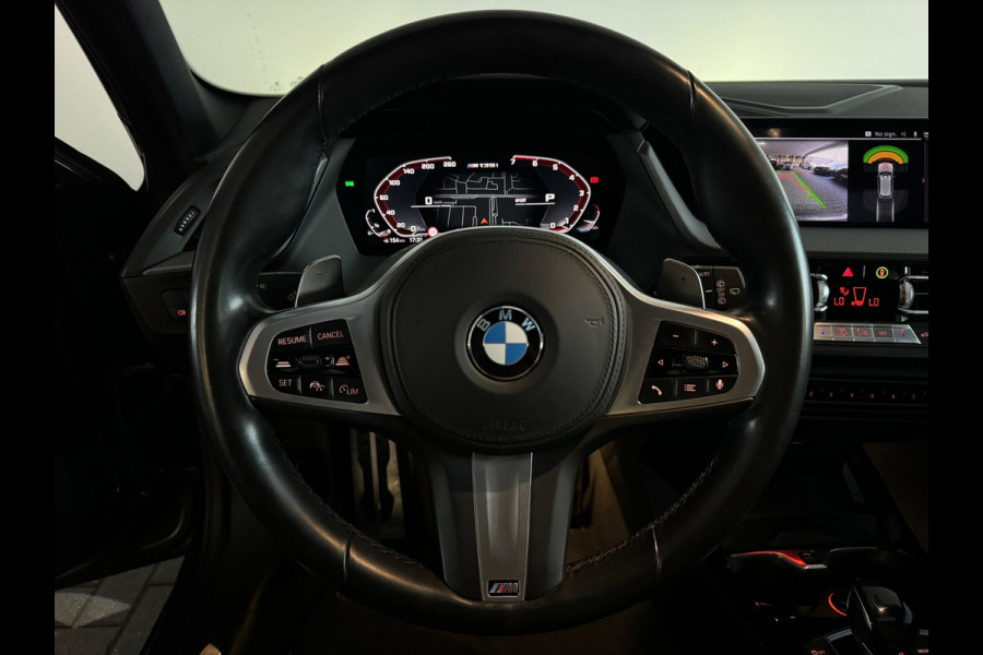 BMW 1-serie M135i xDrive Pano|H/K|Kuipstoelen|Camera|Sfeer