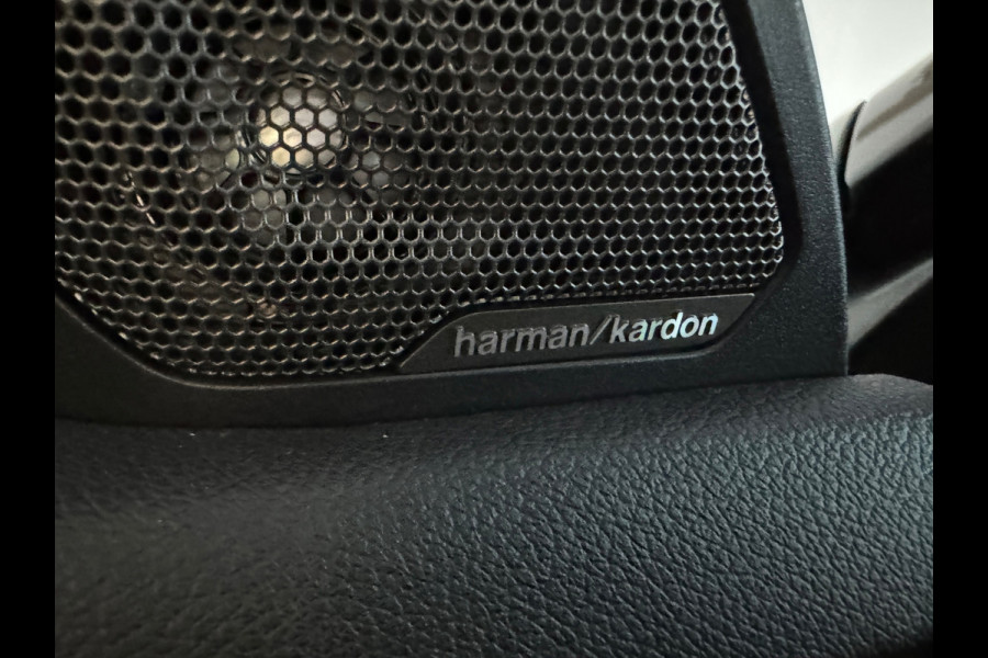 BMW 1-serie M135i xDrive Pano|H/K|Kuipstoelen|Camera|Sfeer