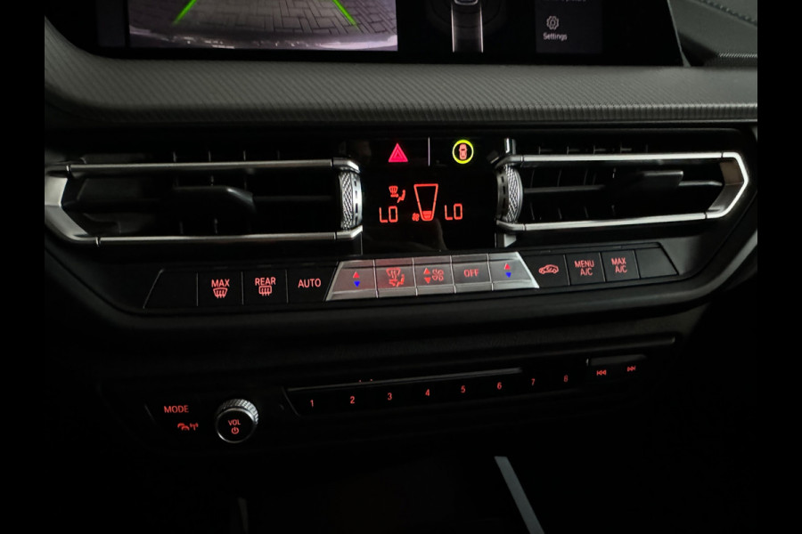 BMW 1-serie M135i xDrive Pano|H/K|Kuipstoelen|Camera|Sfeer