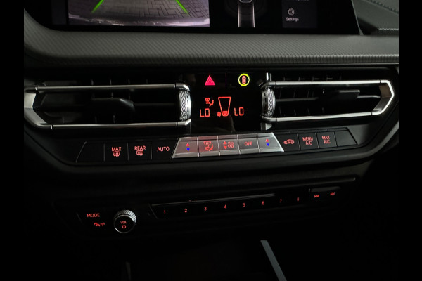 BMW 1-serie M135i xDrive Pano|H/K|Kuipstoelen|Camera|Sfeer