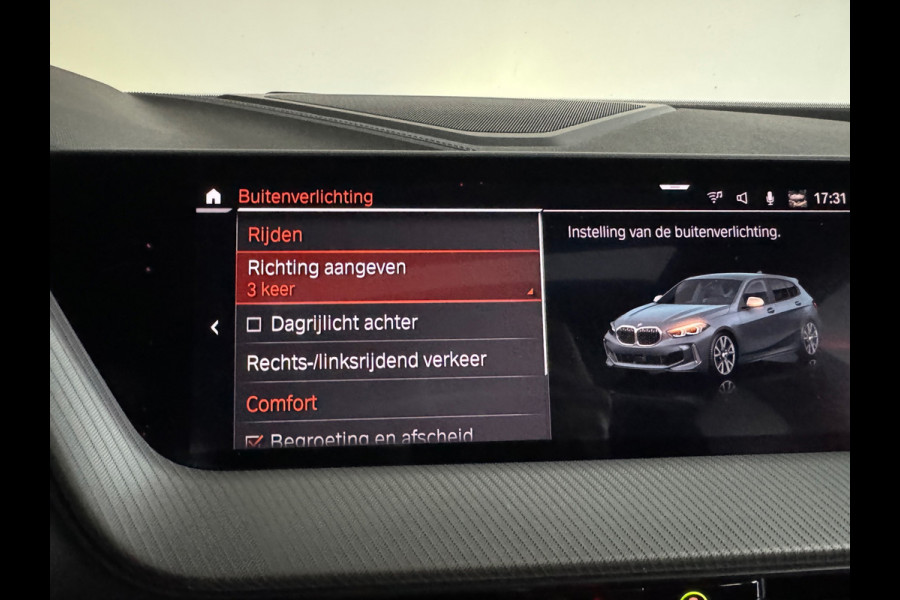 BMW 1-serie M135i xDrive Pano|H/K|Kuipstoelen|Camera|Sfeer