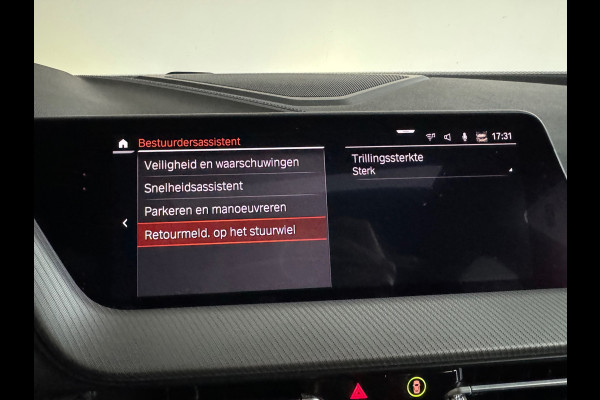 BMW 1-serie M135i xDrive Pano|H/K|Kuipstoelen|Camera|Sfeer