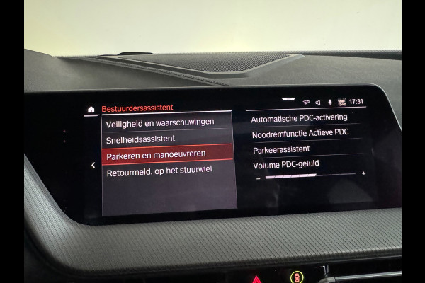BMW 1-serie M135i xDrive Pano|H/K|Kuipstoelen|Camera|Sfeer