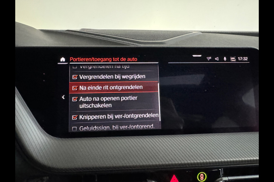 BMW 1-serie M135i xDrive Pano|H/K|Kuipstoelen|Camera|Sfeer