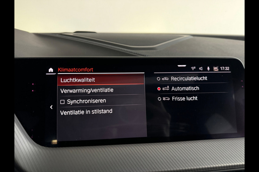 BMW 1-serie M135i xDrive Pano|H/K|Kuipstoelen|Camera|Sfeer