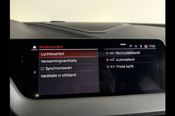 BMW 1-serie M135i xDrive Pano|H/K|Kuipstoelen|Camera|Sfeer