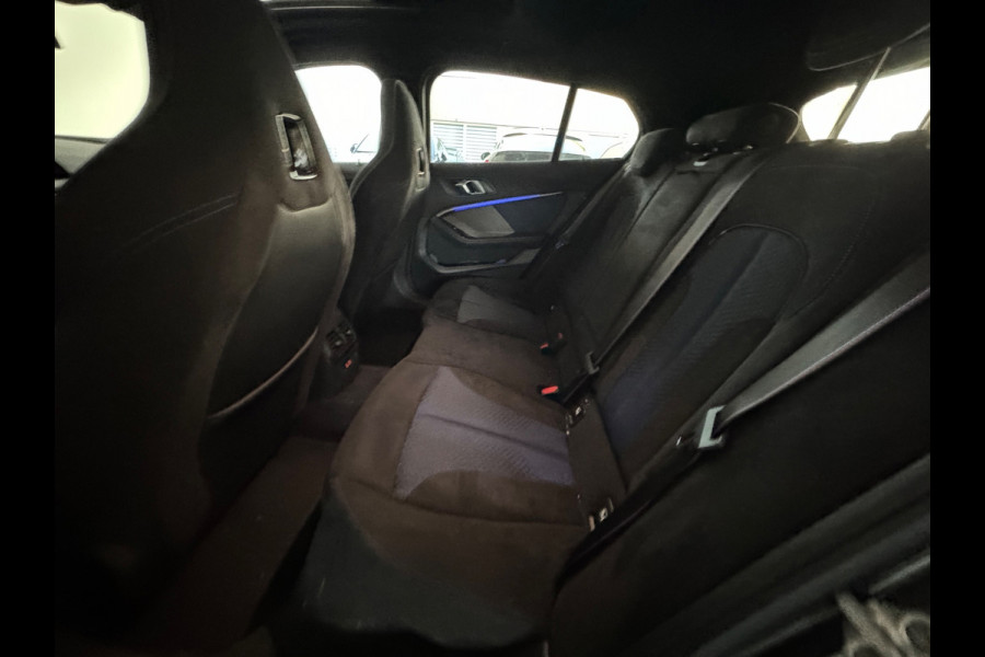 BMW 1-serie M135i xDrive Pano|H/K|Kuipstoelen|Camera|Sfeer
